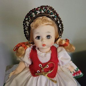 Madame Alexander 8" Hungary